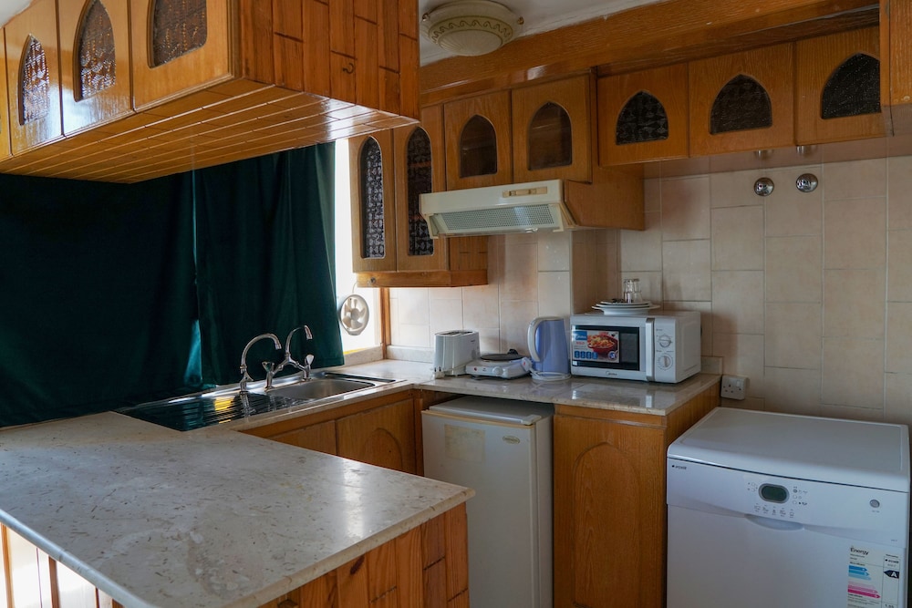 Kuwait Palace Hotel Apartment 56/66