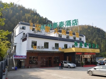 GREENTREE INN HUANGSHAN TANGKOU TOWN SCENIC SPOT SOUTH GATE TRANSFER CENTER HOTEL in HUANGSHAN