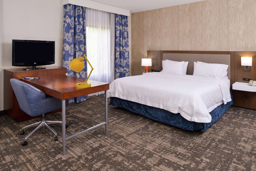 Hampton Inn Suites Wilmington 18/51