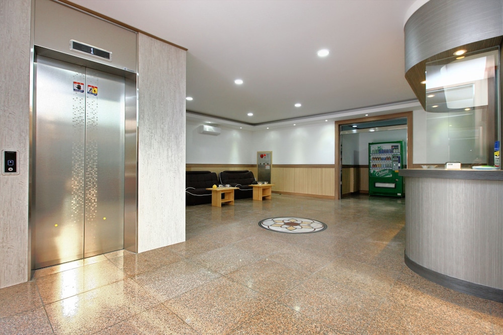 Traum Hotel &amp; Condo 6/55