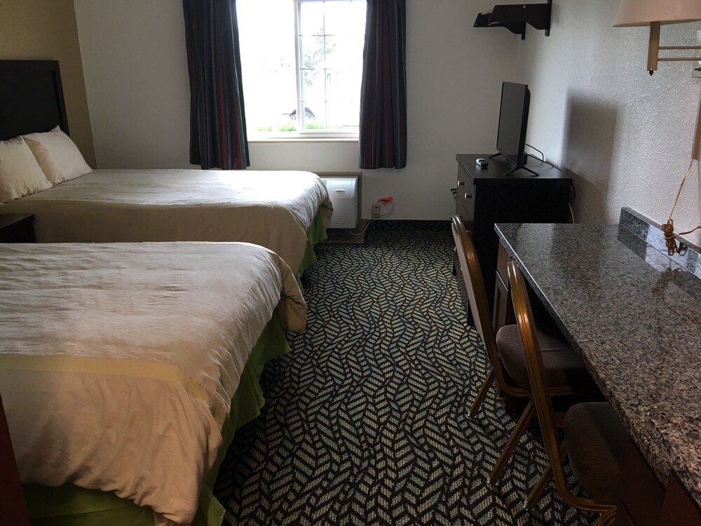 Sandalwood Studios &amp; Suites 8/29