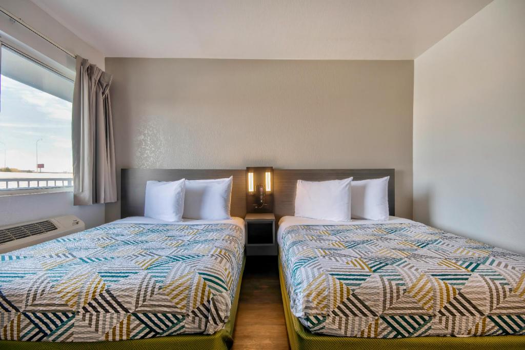 2 Full Beds - ADA/Tub, Non-Smoking