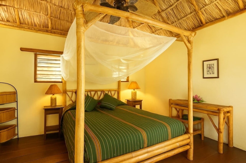 1 Bedroom, Superior, Bungalow, Queen Bed, Beach Front, with Fan
