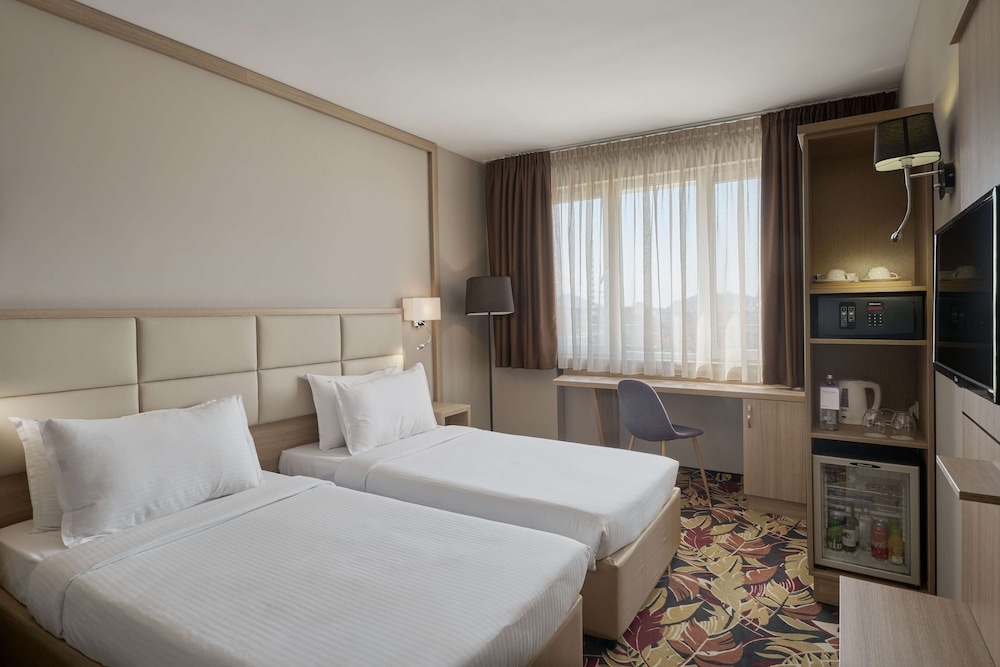 غرفة قياسية بسريرين منفصلين، Hotel Imperial Plovdiv, a member of Radisson Individuals 2/9