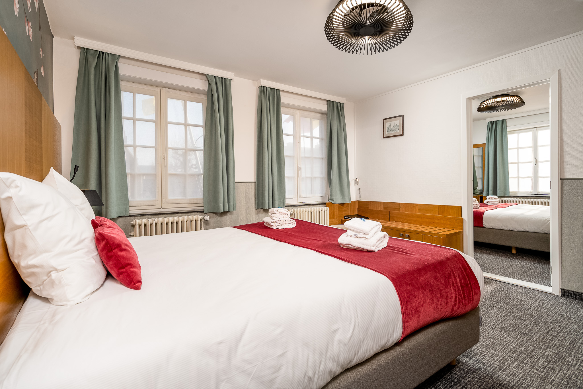 ROOM, QUADRUPLE