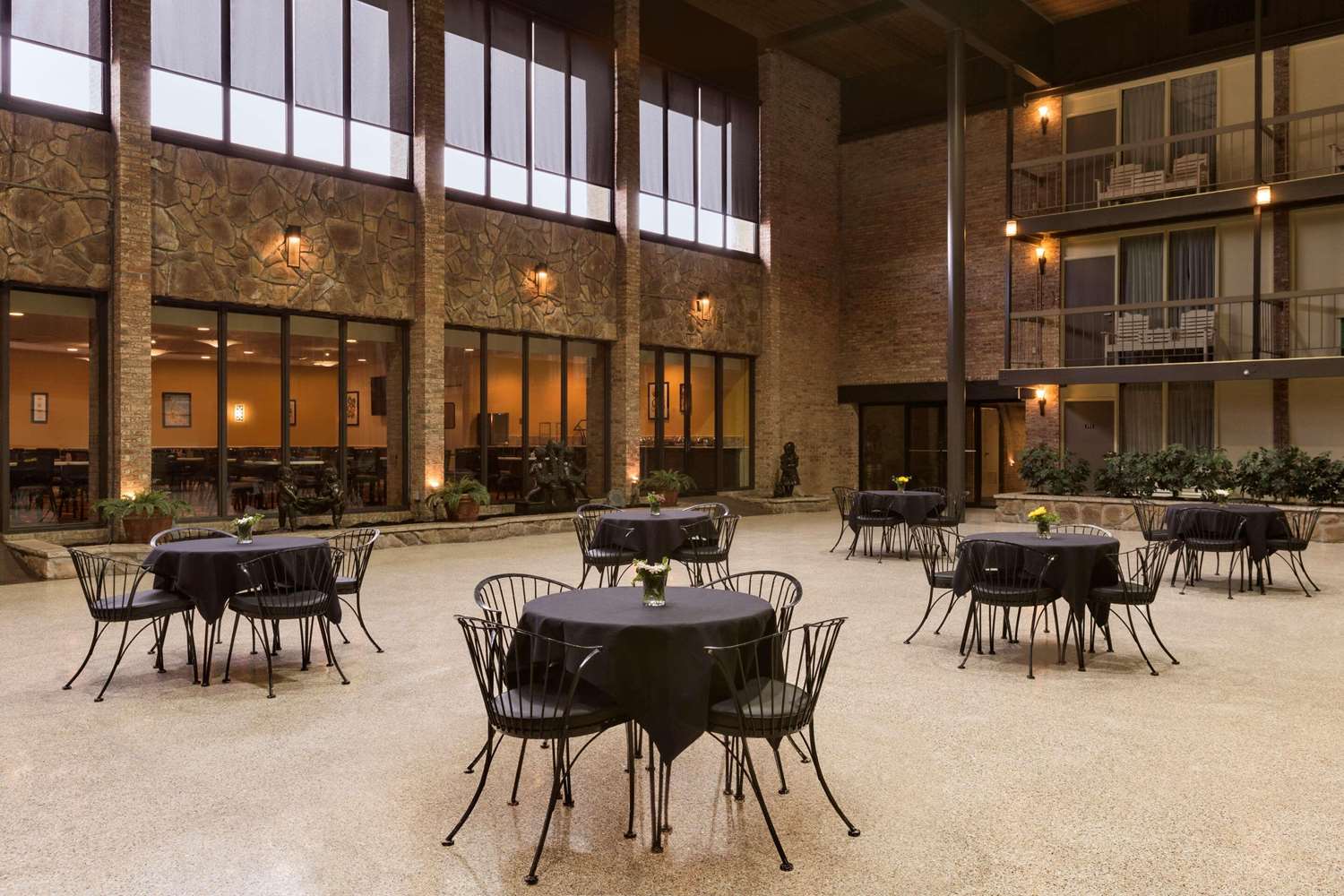 Park Inn by Radisson Sharon, PA 34/51