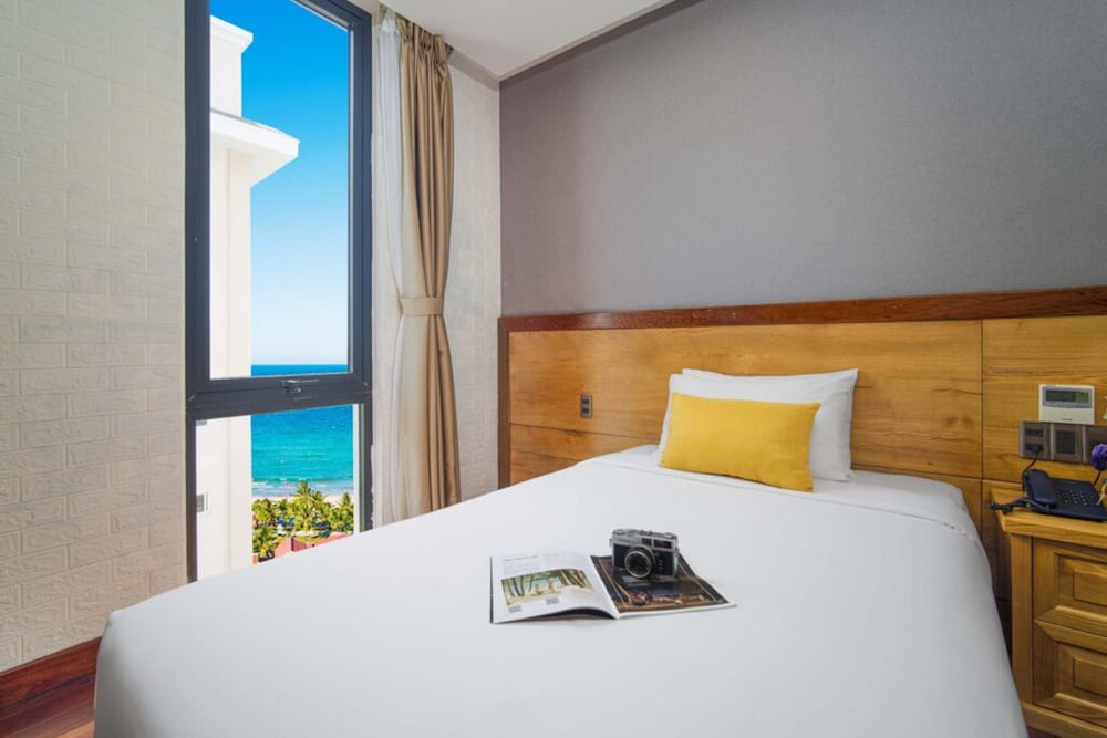 Sunny Ocean Hotel & Apartment 12/71
