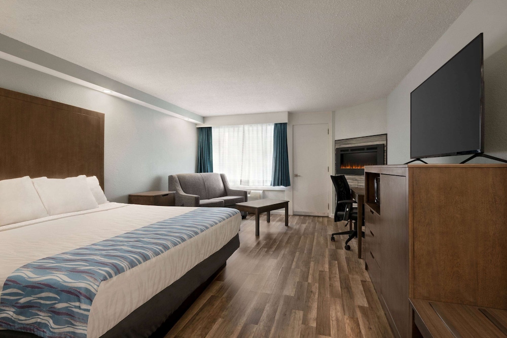 River, Premier, King Bed, Balcony