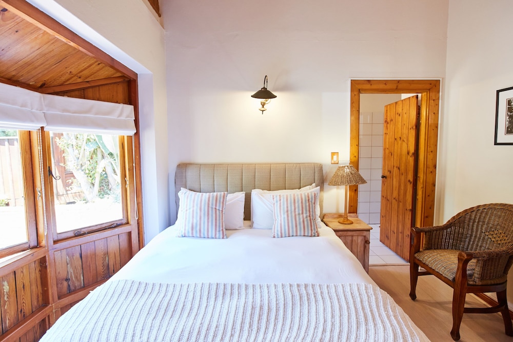 Under Milkwood Resort 7/49