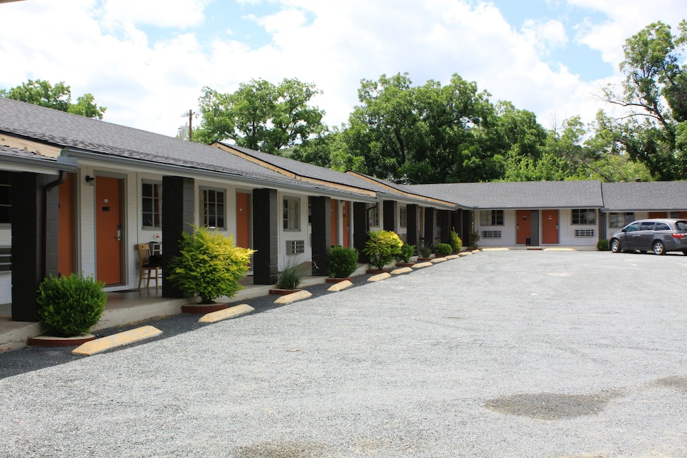 Sun Valley Motel 30/45