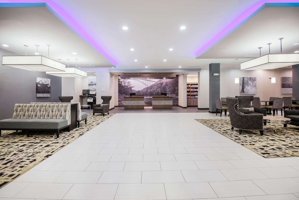 La Quinta Inn & Suites by Wyndham Morgantown 18/60