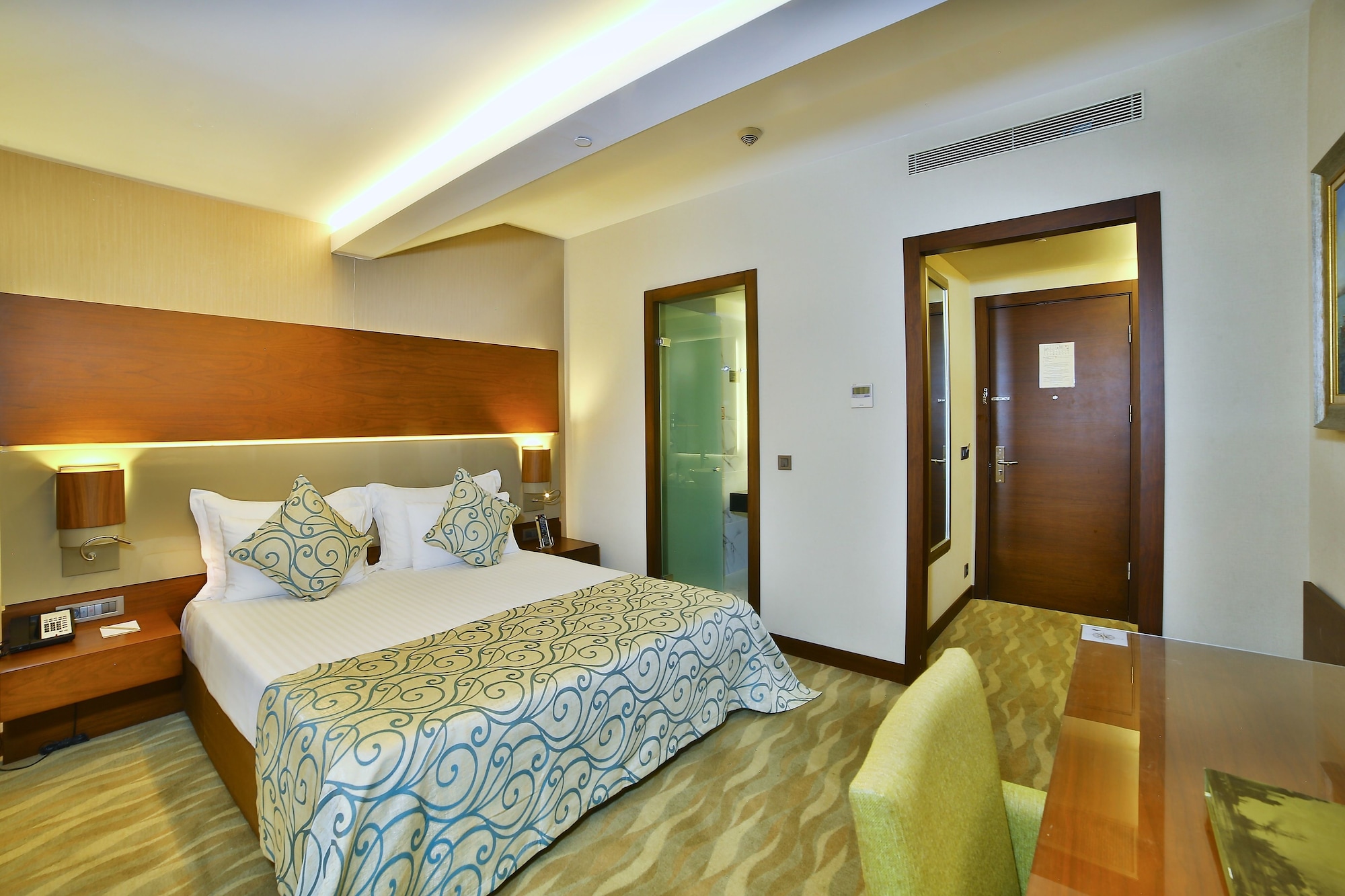 ECONOMY, DOUBLE OR TWIN BED