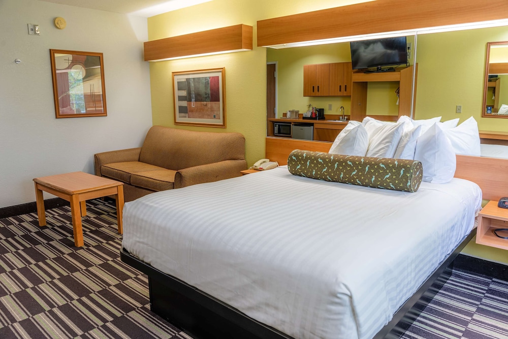 Microtel Inn Suites Kingsland 13/55