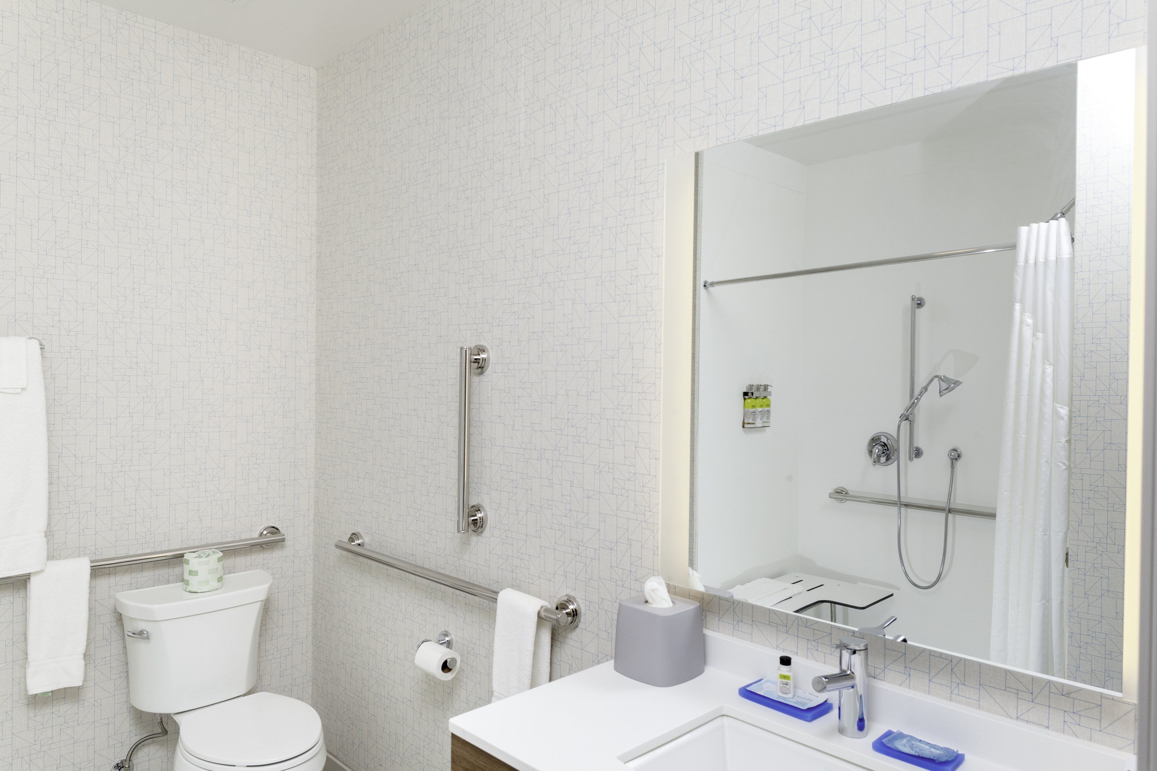 Holiday Inn Express and Suites Phoenix East - Gilbert 66/66