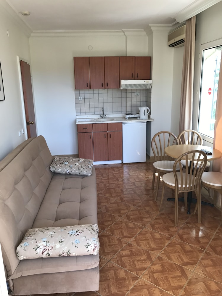 Yacht Marina Apart Hotel 12/29