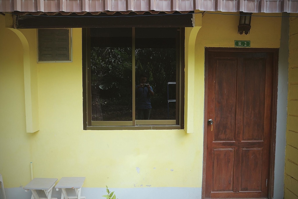 Marina Hut Guest House 4/33
