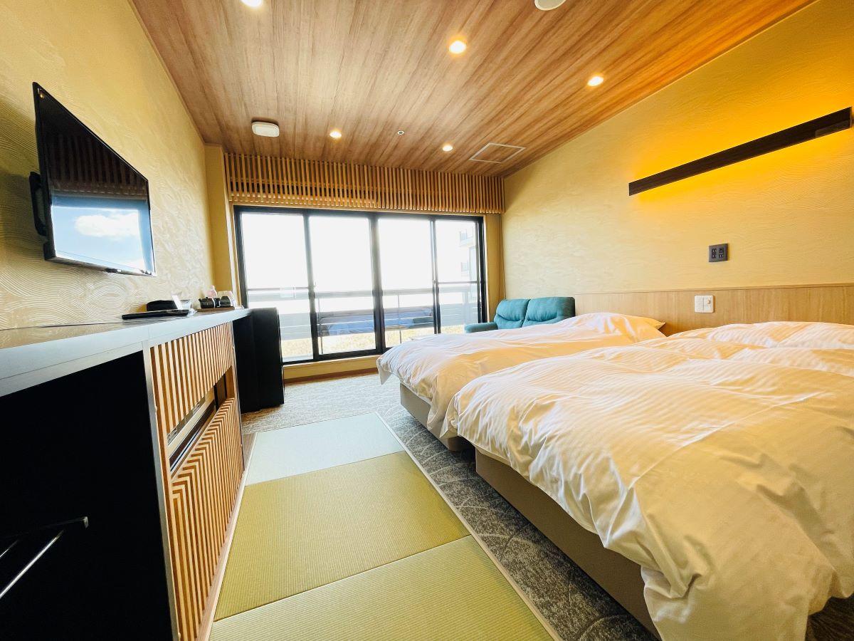 Standard, Twin Beds, Night View