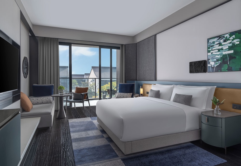 Essential, Garden, King Bed, River View