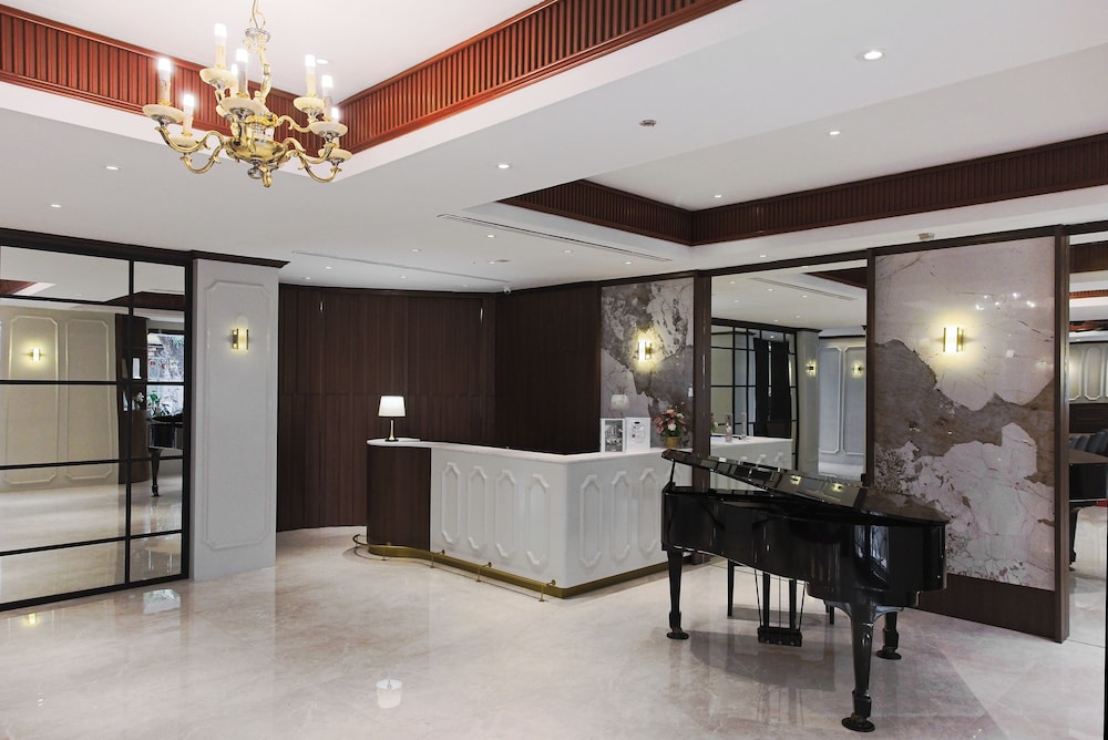 The Jesselton Hotel 6/50