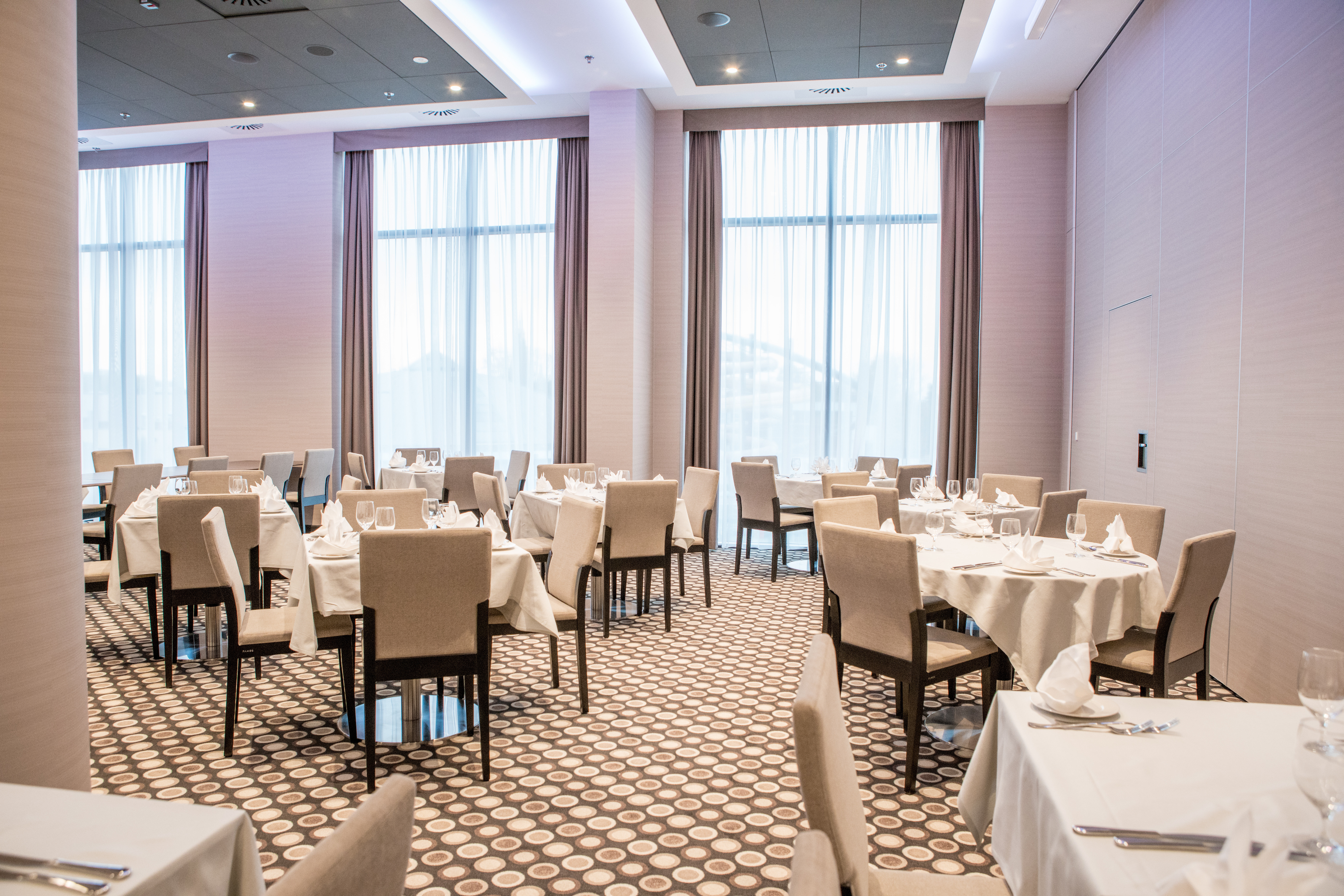 HOLIDAY INN DABROWA GORNICZA 61/75