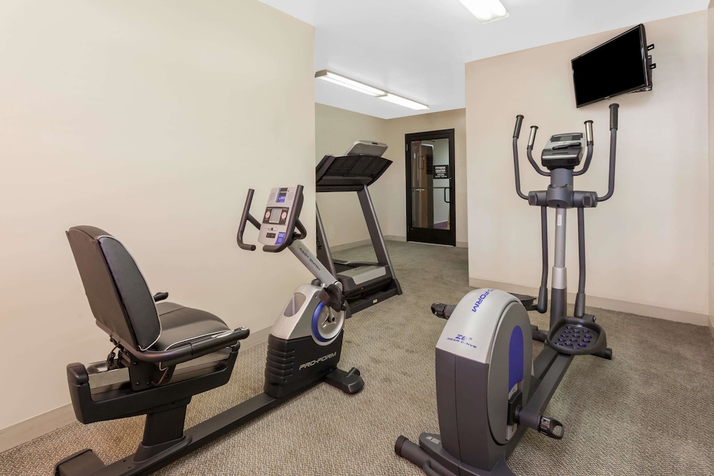 Super 8 by Wyndham Imlay City 22/27