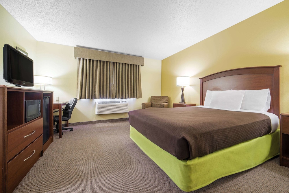 ROOM, QUEEN BED