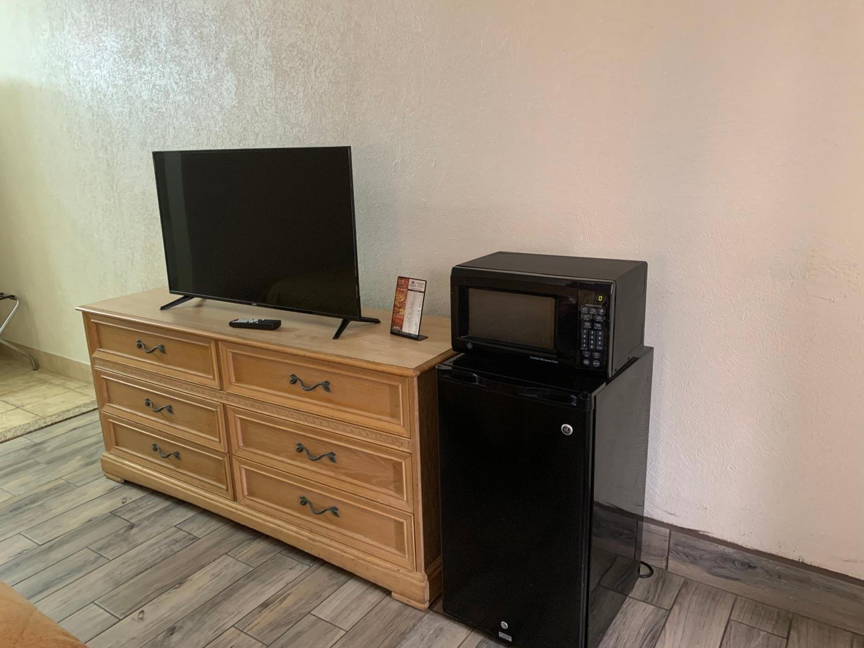 Americas Best Value Inn Tillmans Corner Mobile 6/36