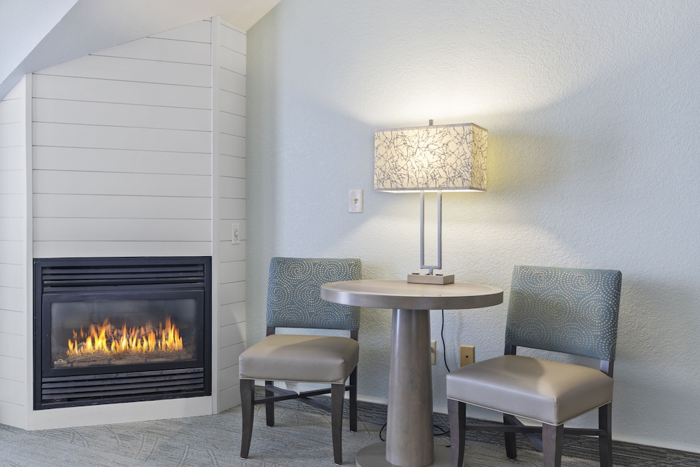 Cherry Tree Inn & Suites 27/51