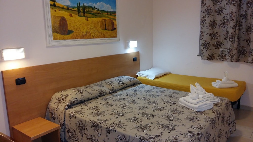 Basic, Triple, 1 Single and 1 Bunk Bed، Sun Moon 4/9