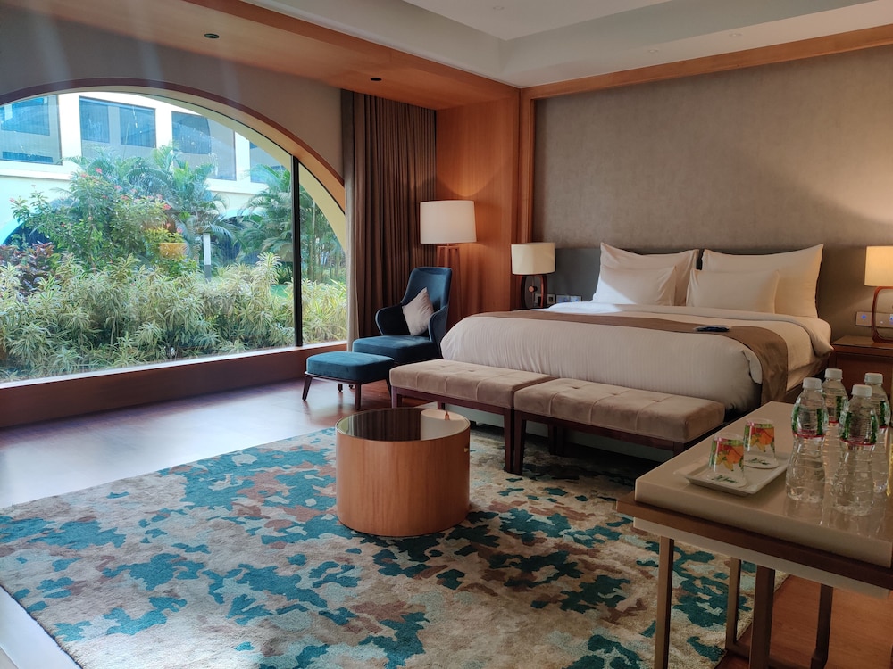 EXECUTIVE, SINGLE, KING BED, COURTYARD VIEW