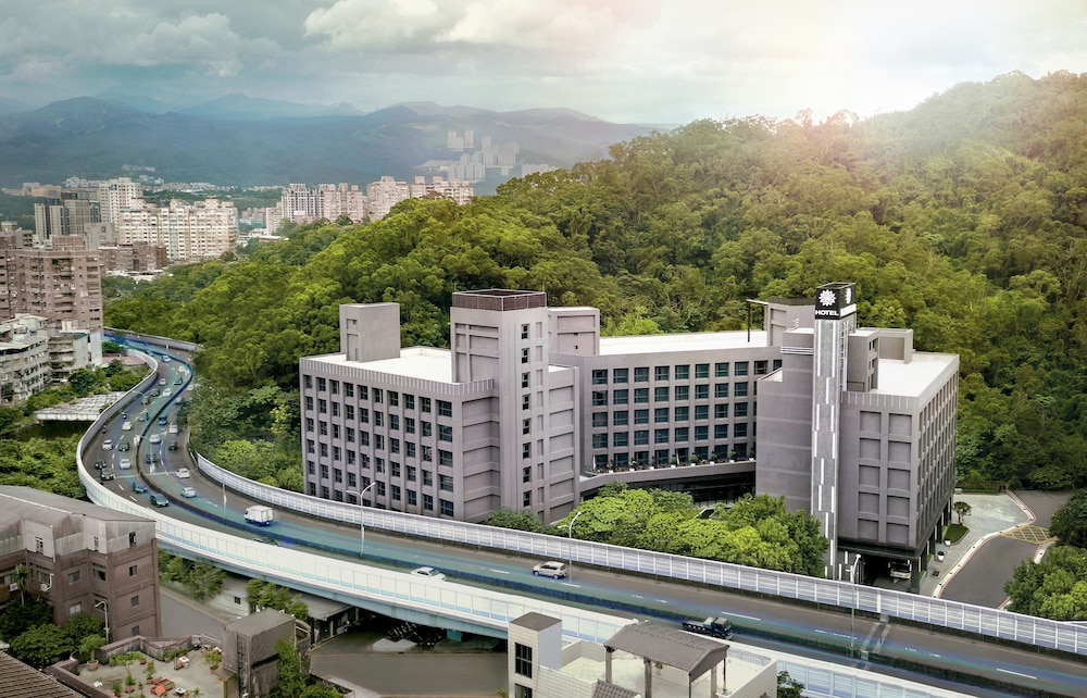 Platinum Hotel 2/71