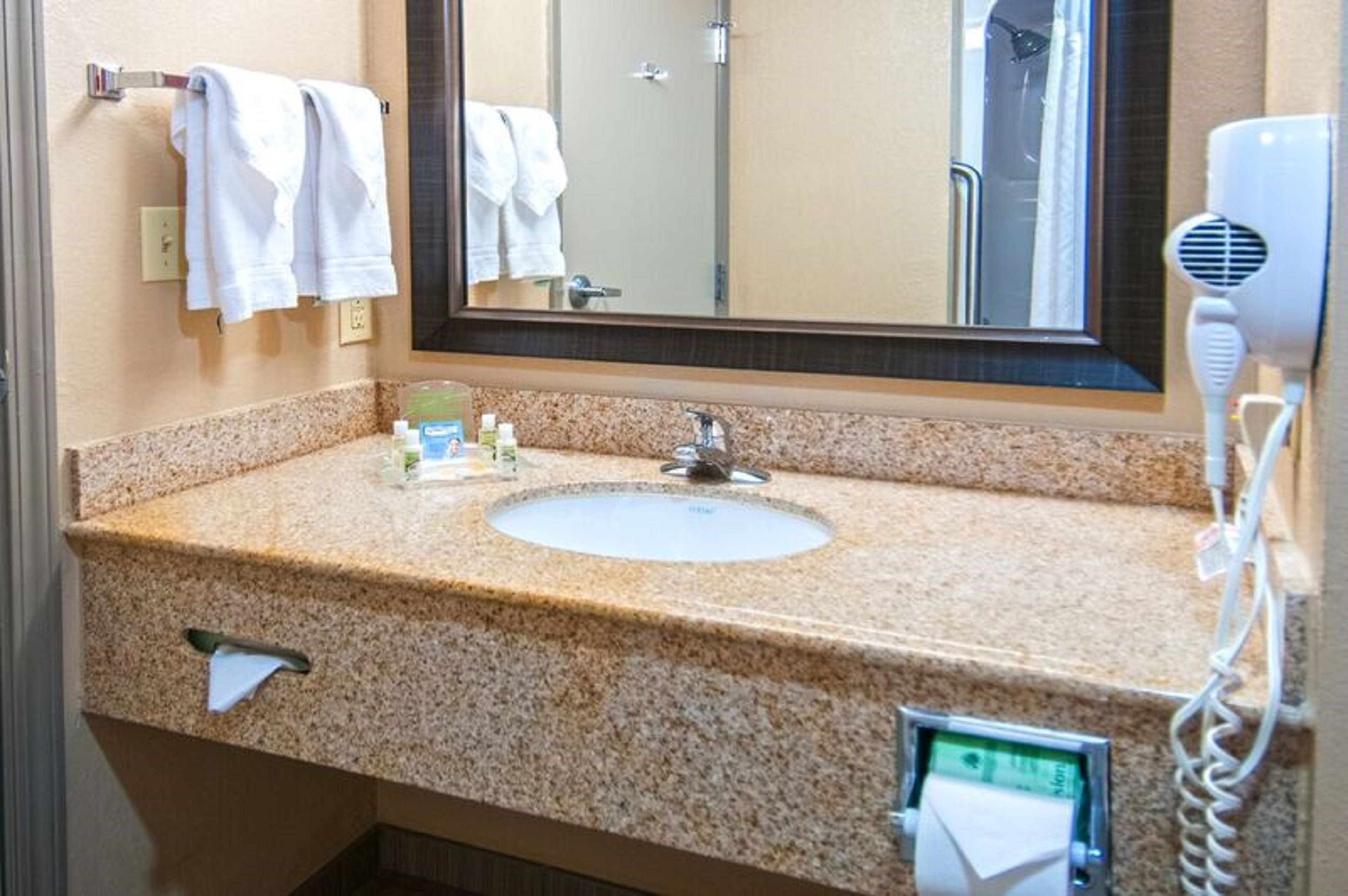 Holiday Inn Hotel Suites Slidell 78/79