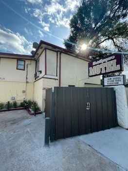 Southmore Boulevard Motel 24/25