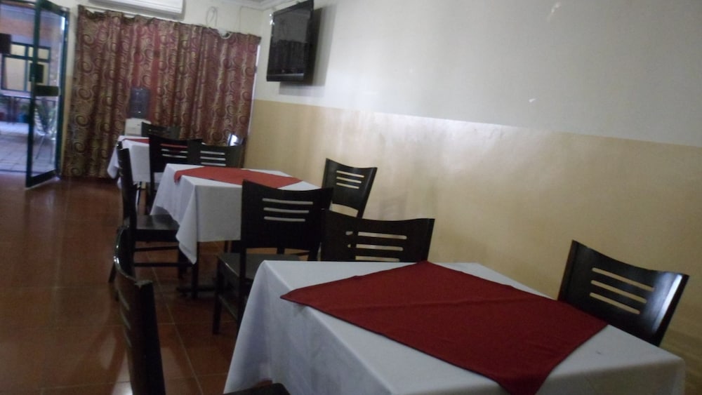 Airport Hotel Maun 13/20