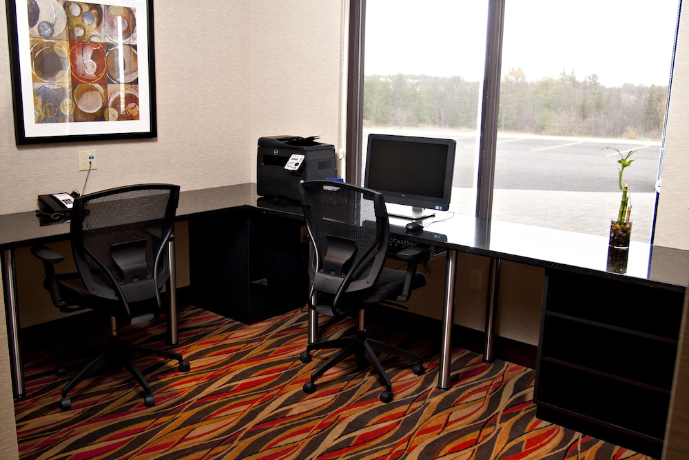 Holiday Inn Express Pembroke 45/51