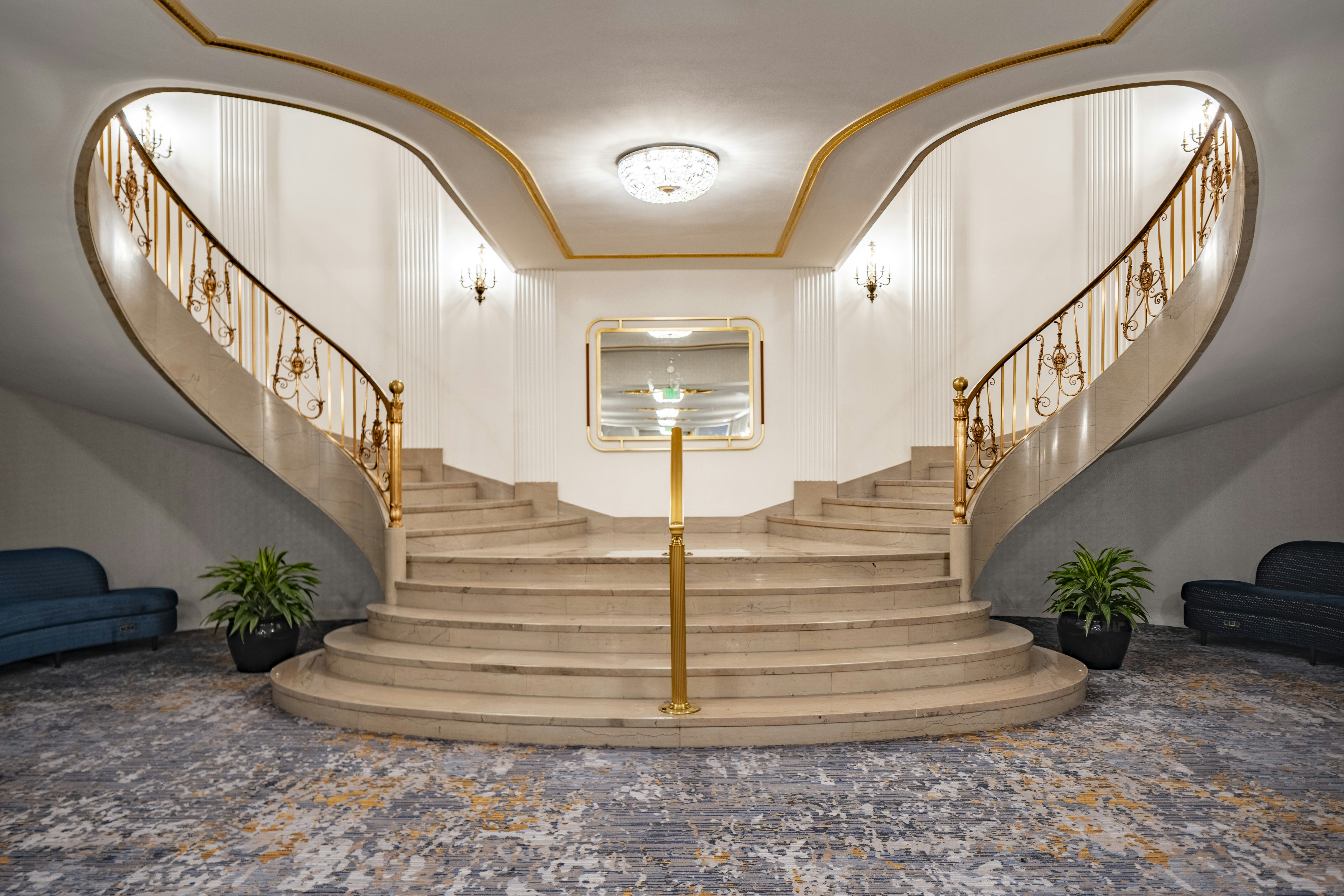 Hilton Milwaukee 44/83