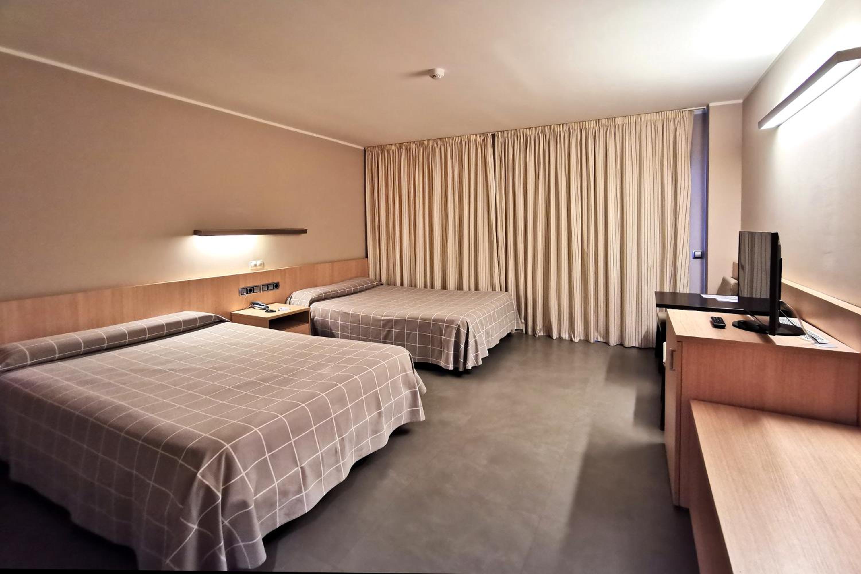 غرفة ثلاثية، Acuazul Hotel 5/10