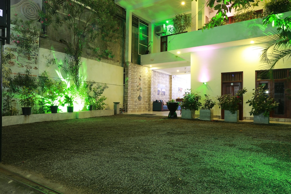Baywatch Hotel 45/50