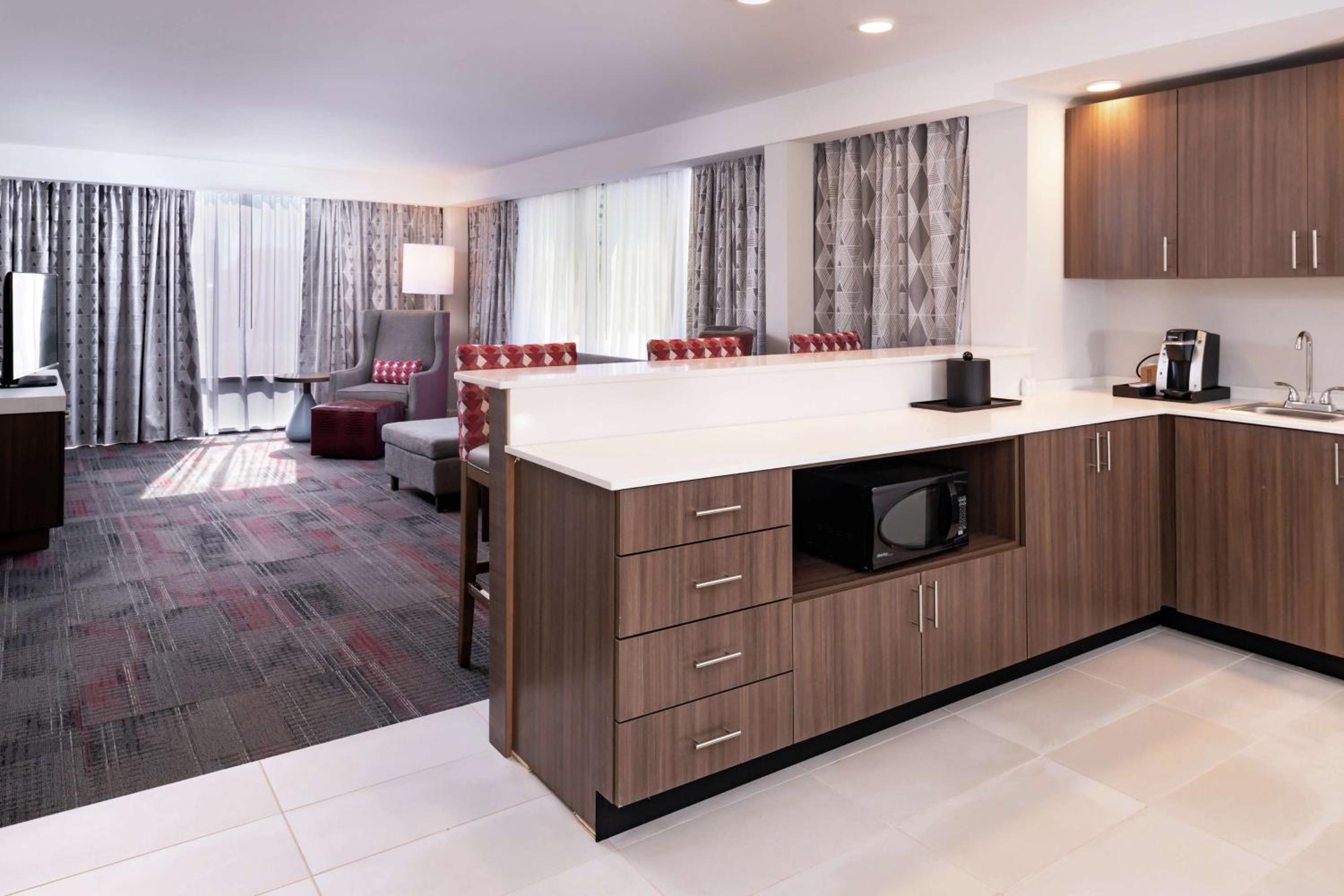 1 BEDROOM, SUITE, KING BED