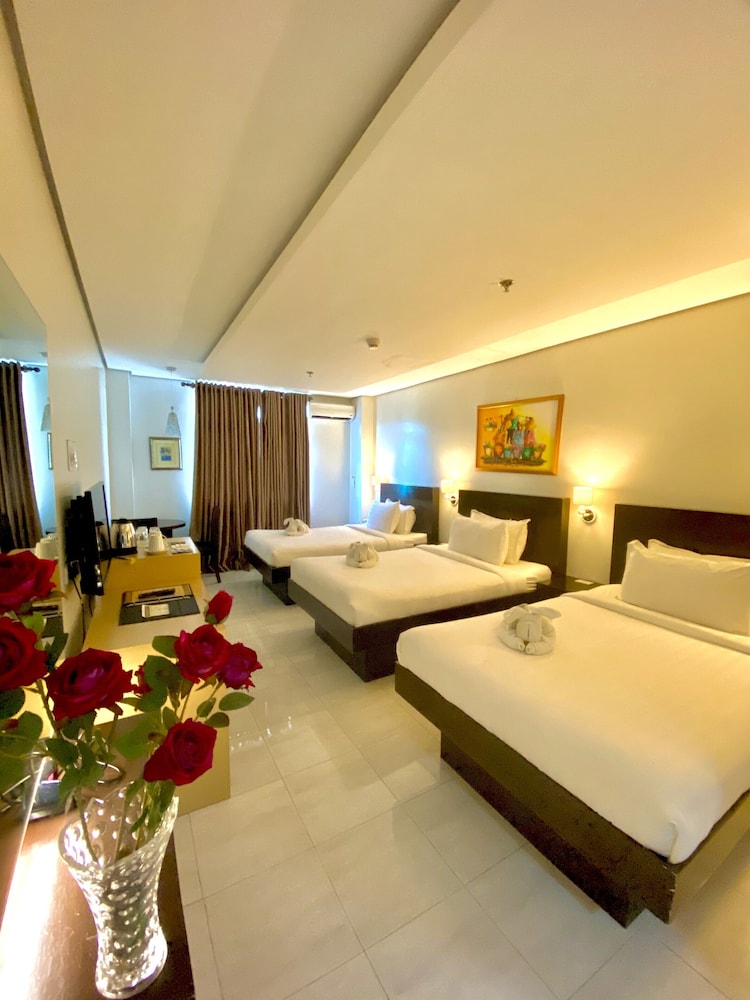 Ninong's Hotel 20/41