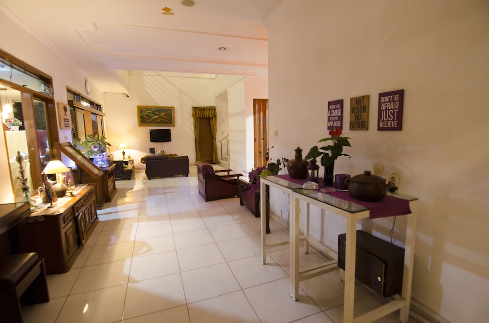 Fora Guest House Taman Lingkar 6/33