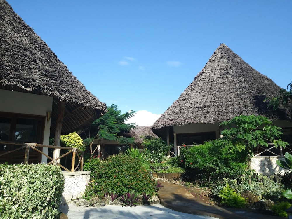 Marafiki Bungalows 7/69