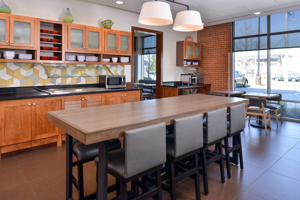 Hyatt Place Garden City 46/69