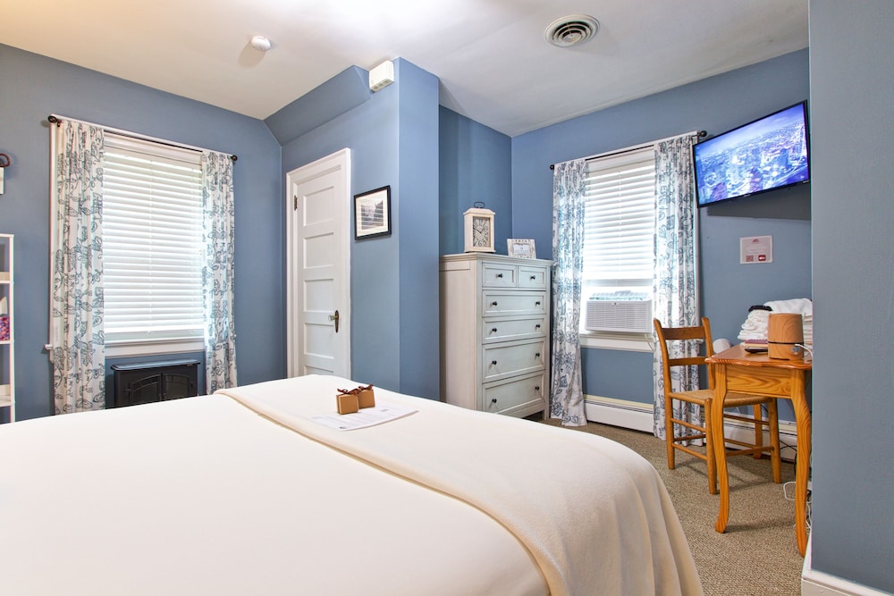 Blue Ridge, Single, King Bed