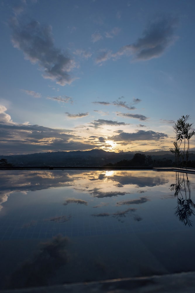 Eagle Hotel Wonosobo, Azana Hotels Collection 18/23