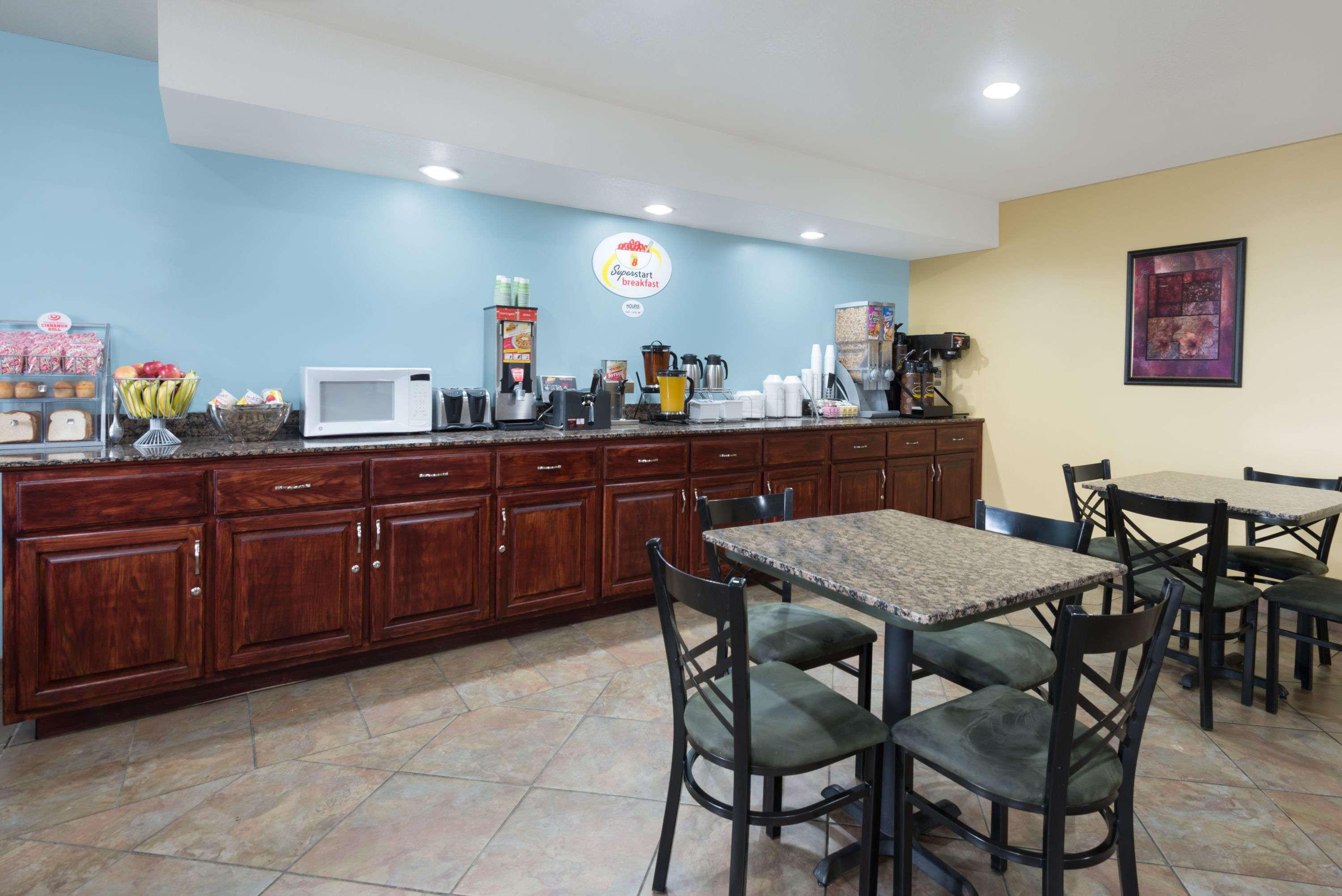 Super 8 By Wyndham Morgantown 11/16