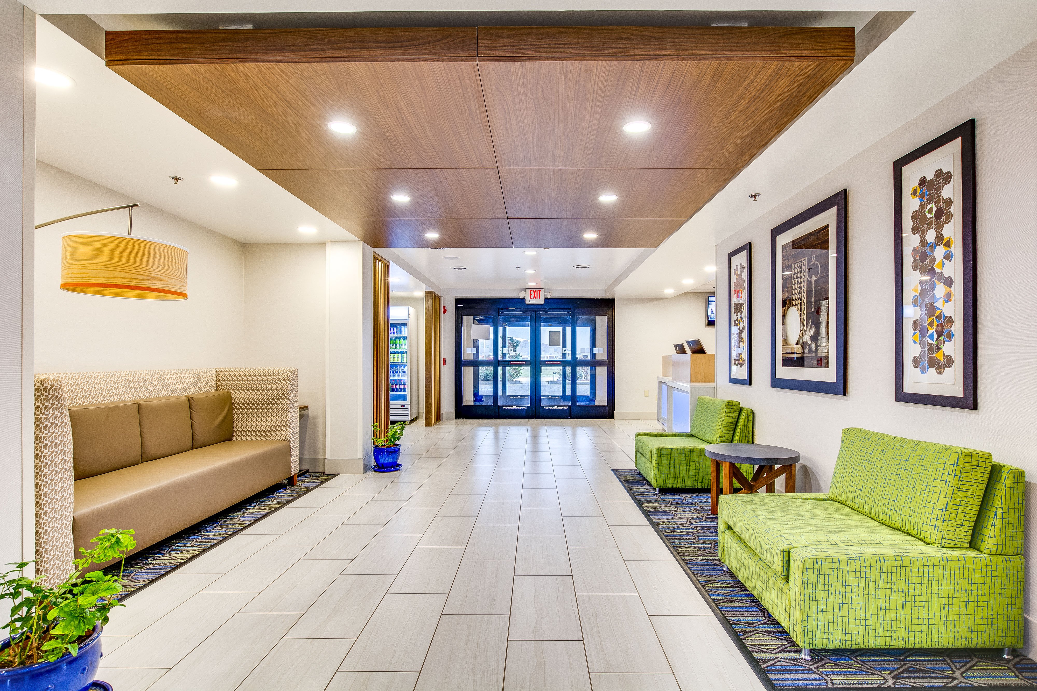 Holiday Inn Express Vincennes 32/54