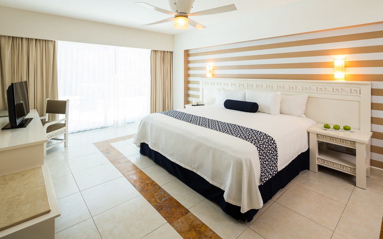 Emerald Swim Up Suite
