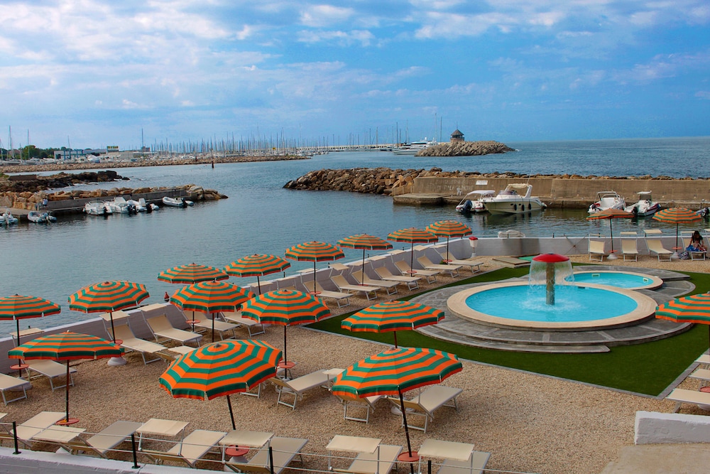 Mercure Civitavecchia Sunbay Park Hotel 60/65