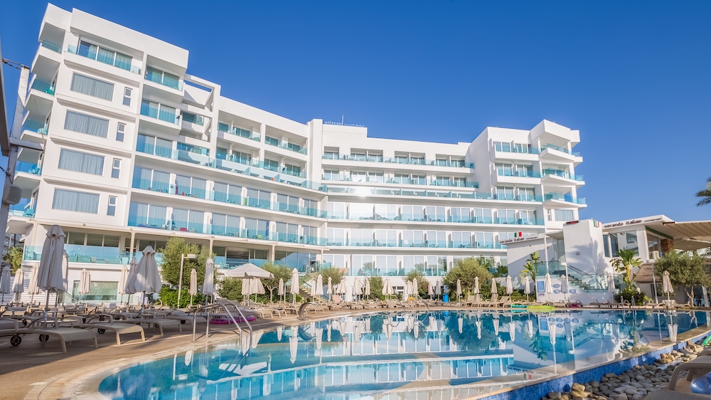 Vrissaki Beach Hotel in PARALIMNI